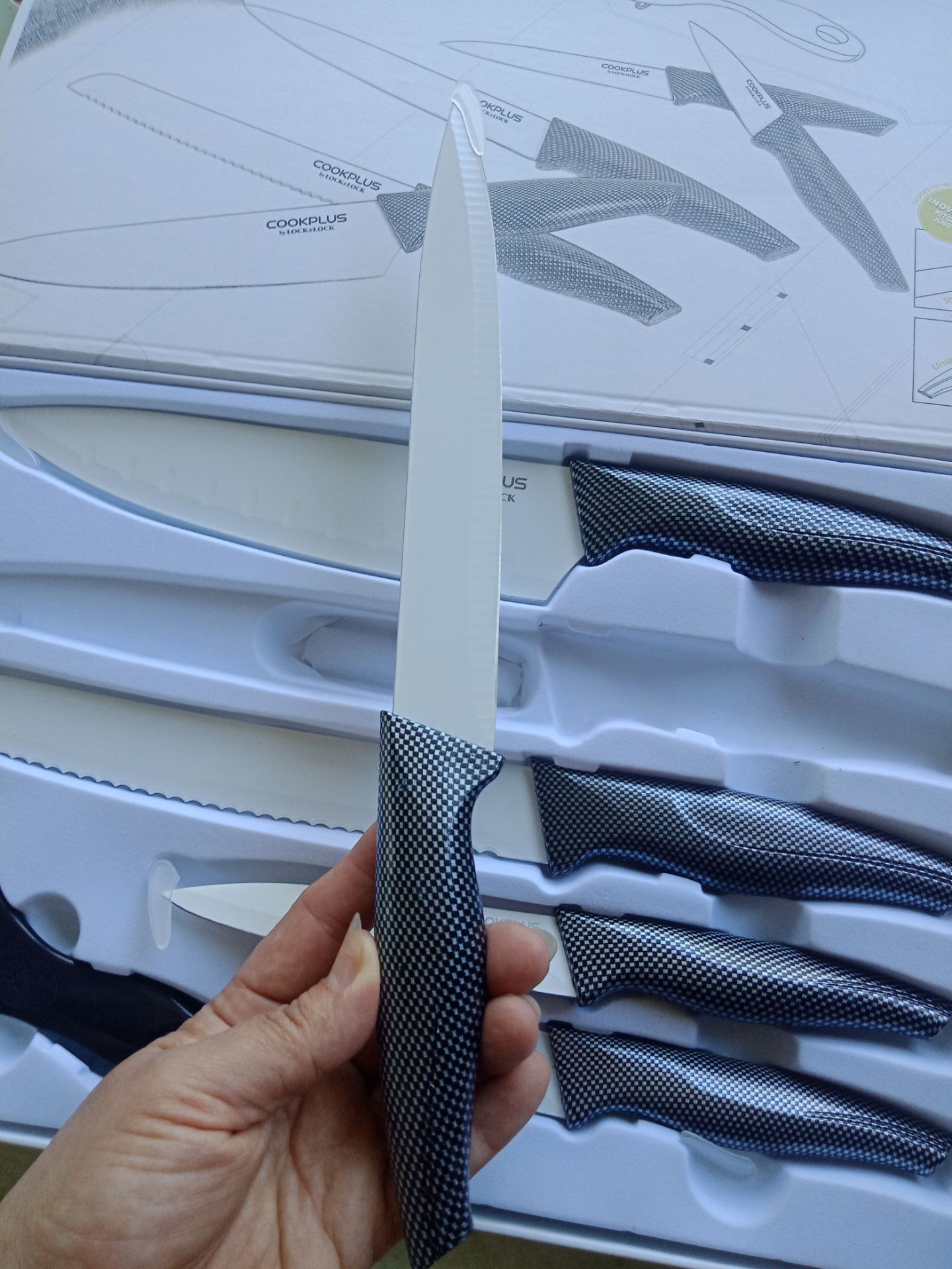 hàng chuẩn của Lock thì bền và chất lắm mọi người.
ở ngoài nhìn càng mê hơn, đẹp lắm nhé mọi người.
bén ngọt lun í, cắt thịt muối là chuẩn đẹp 😍