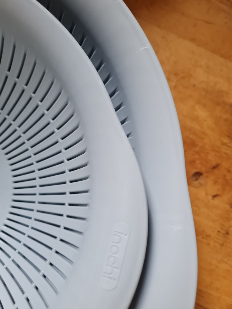 giao không đúng màu, mình chọn màu trắng kem mà giao màu xanh. Rổ trầy xước, không được mới lắm