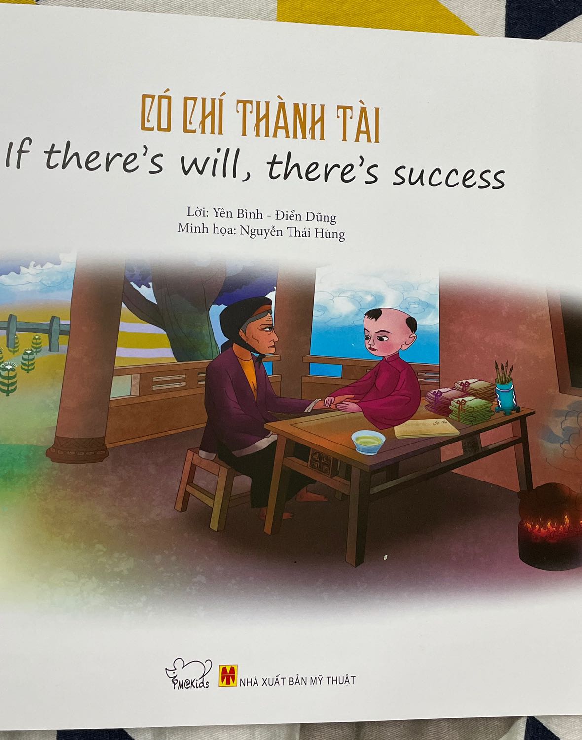 Truyện tranh song ngữ. Phần sau sẽ là tranh không chữ để các bé tập kể chuyện. Fahasa giao nhanh. Sách mới đẹp.