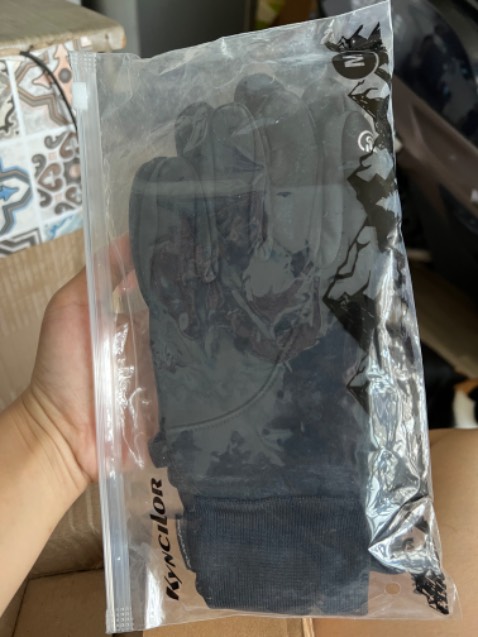 Ban đầu nhìn to nhưng mang vào khá vừa, đường may đều chất liệu trông khá tốt, điều quan trọng là mang đi hà giang mùa đông ko biết giữ ấm oki ko