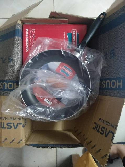 Hàng được đóng gói rất cẩn thận và chắc chắn. Chảo nguyên vẹn. Mình sẽ tiếp tục sử dụng sản phẩm của Sunhouse ạ.