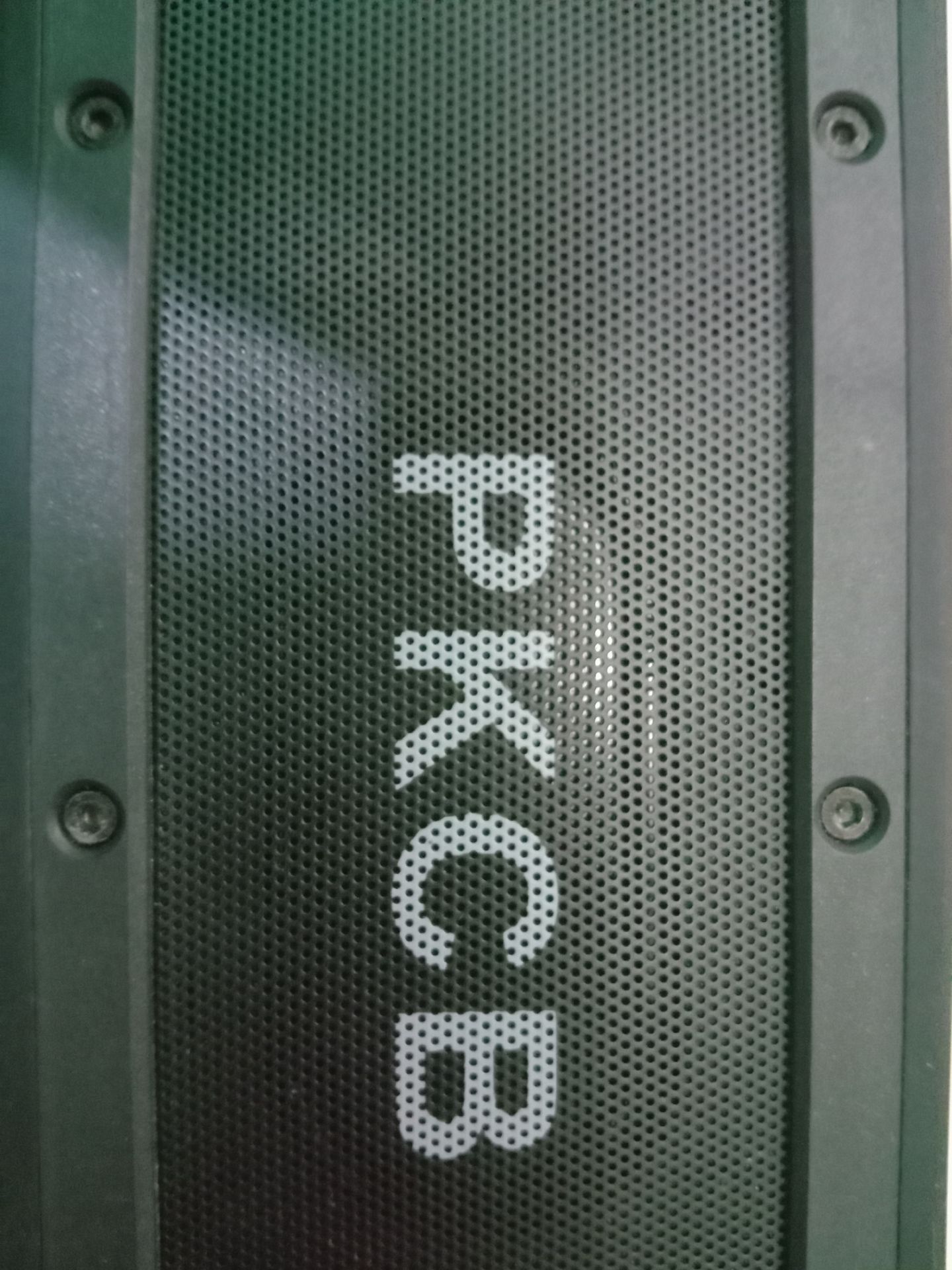 loa đúng chất lượng luôn đúng tiền nào của đó . loa đúng mẫu hàng chính hãng âm thanh nghe hay khỏi chê luôn . nghe rất to không bị rè rất thích nha . loa đúng chất lượng luôn đúng tiền nào của đó . loa đúng mẫu hàng chính hãng âm thanh nghe hay khỏi chê luôn . nghe rất to không bị rè rất thích nha .