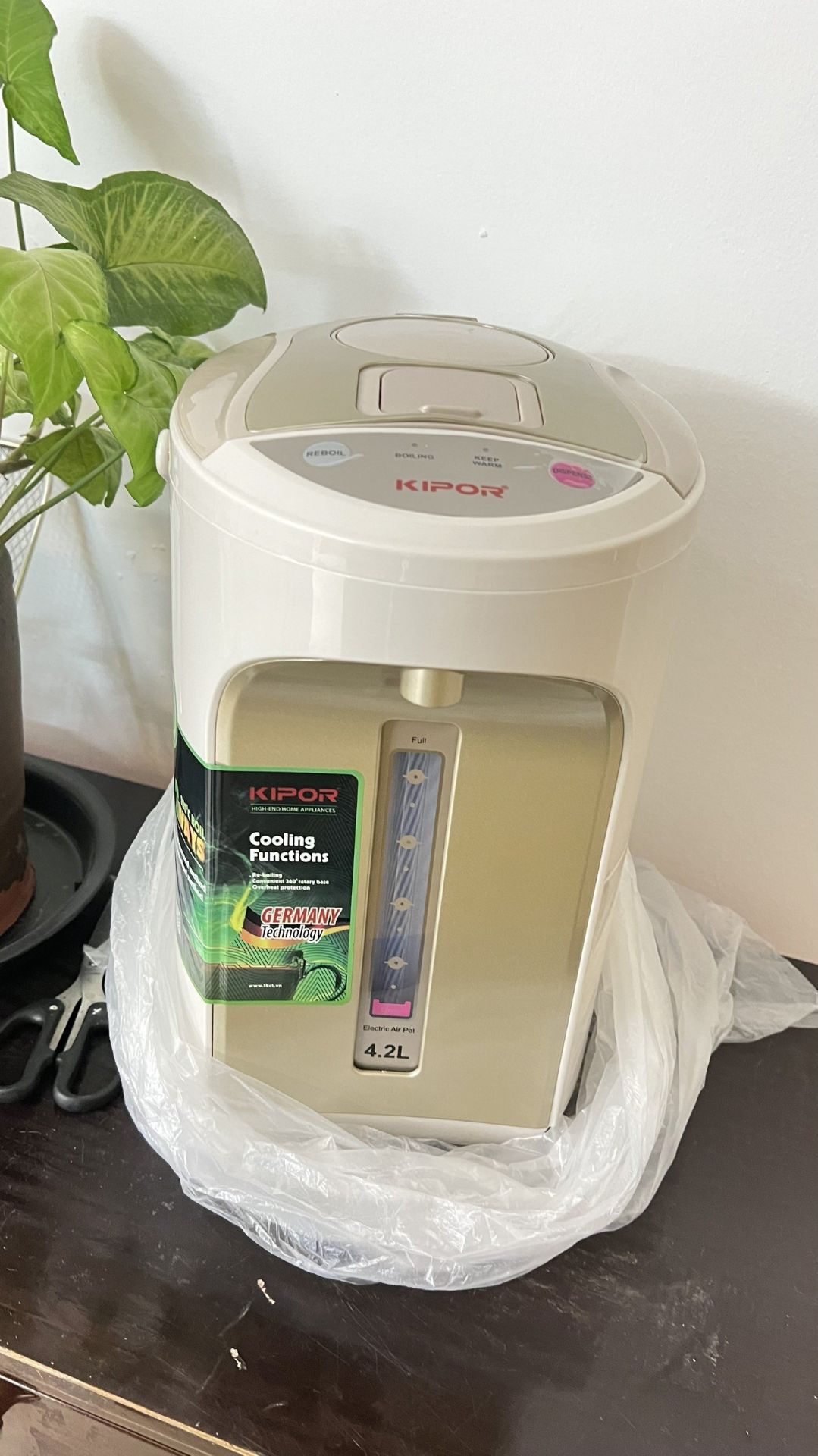 bình thủy điện dùng siêu tiện lợi luôn. phù hợp với nhà mjh nè, giá thành shop bán khá rẻ, ship rẻ nên mjh mua ngay luôn nè ♥️😘😋🥰😃🤩♥️💚