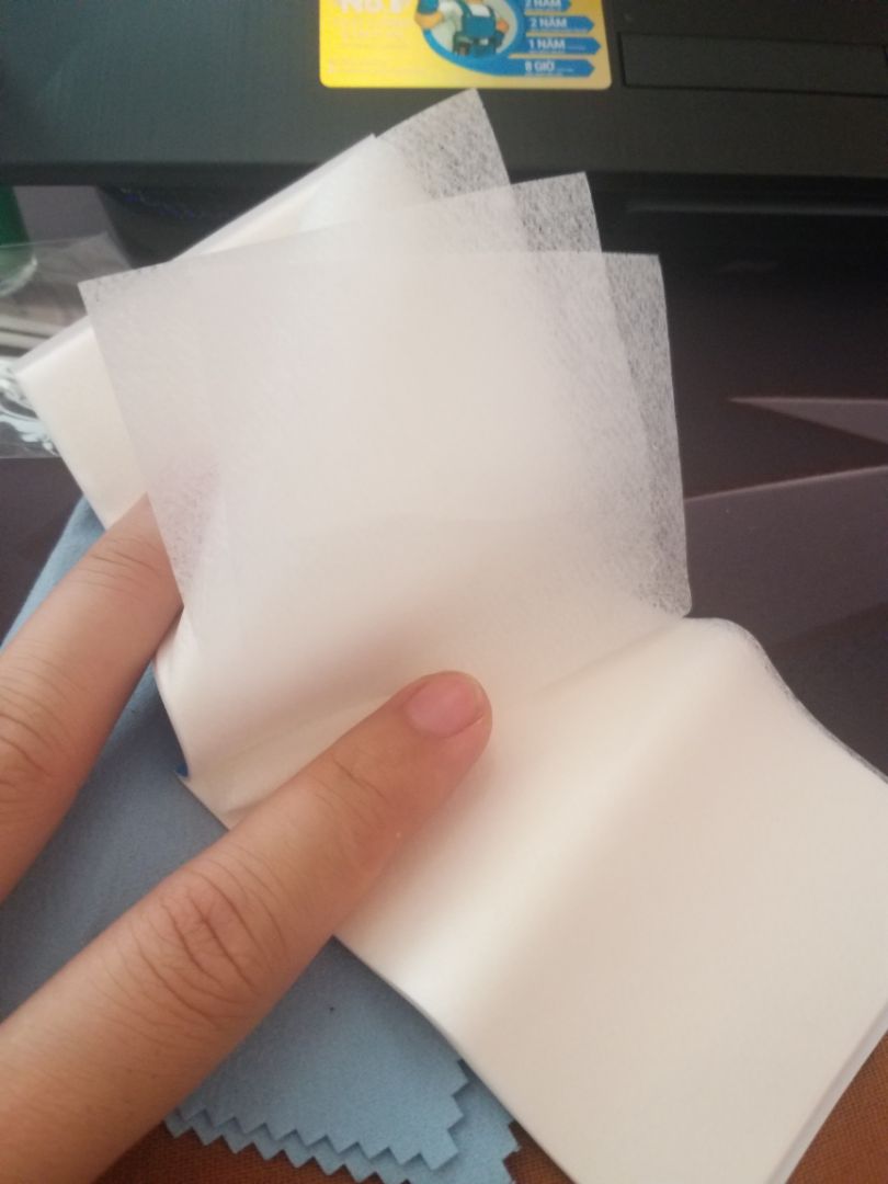 Sản phẩm khá OK trong tầm giá. đầy đủ phụ kiện. Bóng bóp ra hơi khá mạnh, chổi mềm nhưng mà dễ bay lông chải. Chưa biết dùng 50 tờ giấy làm gì.