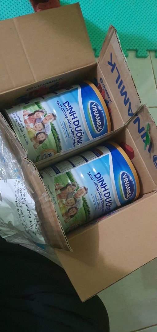 Thường xuyên mua hàng trên tiki nên cũbg chả bao giờ kiển tra lại hàng, nhưng lần này đúng là tai hại lại ngay vào gần Tết. mua 2 hộp Yogo mà giao nhầm cả 2. Loại này chỉ dành cho bé trên 3 tuổi con mình ko dùng đc, ko thì cũng để cho con uống rồi :( 26 tết rồi ko biết có kịp đổi để cho con dùng ko