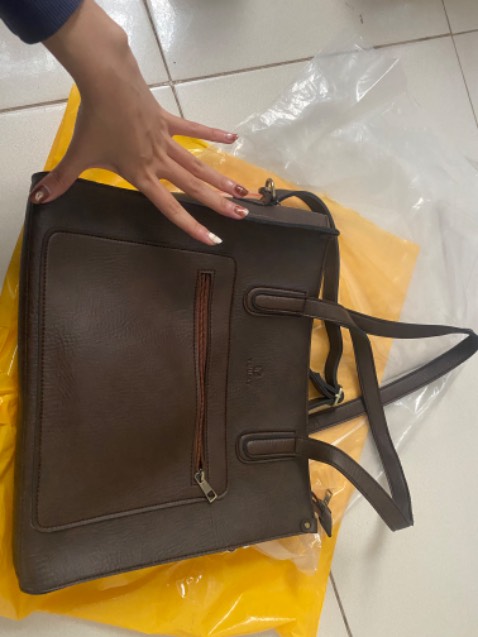 Túi chắc chắn, khá rộng, đựng vừa laptop HP 14 inch