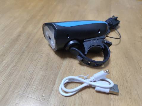 Ánh sáng chiếu xa, kiểu dáng gọn nhẹ, còi phát to, rất hài lòng với sp