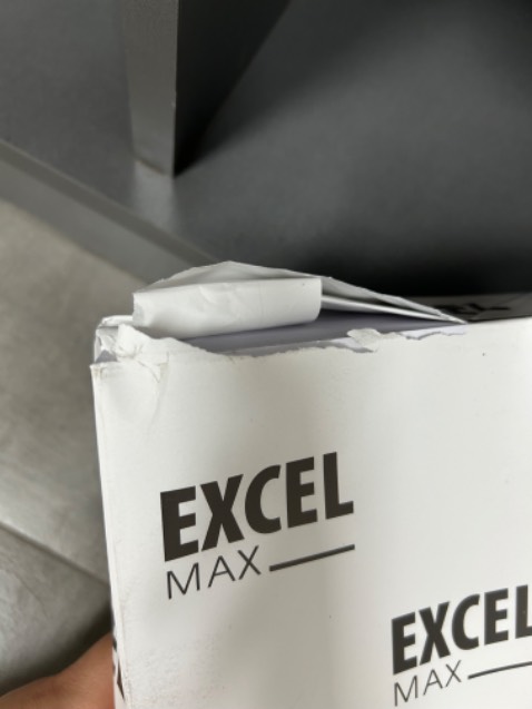 Shop ko phản hồi buộc lòng phải viết lên đây, tệp giấy  bọc ni lông nhưng vẫn bẩn bao giấy và cũng rách te tua bao giấy luôn. Có lẽ do tồn kho