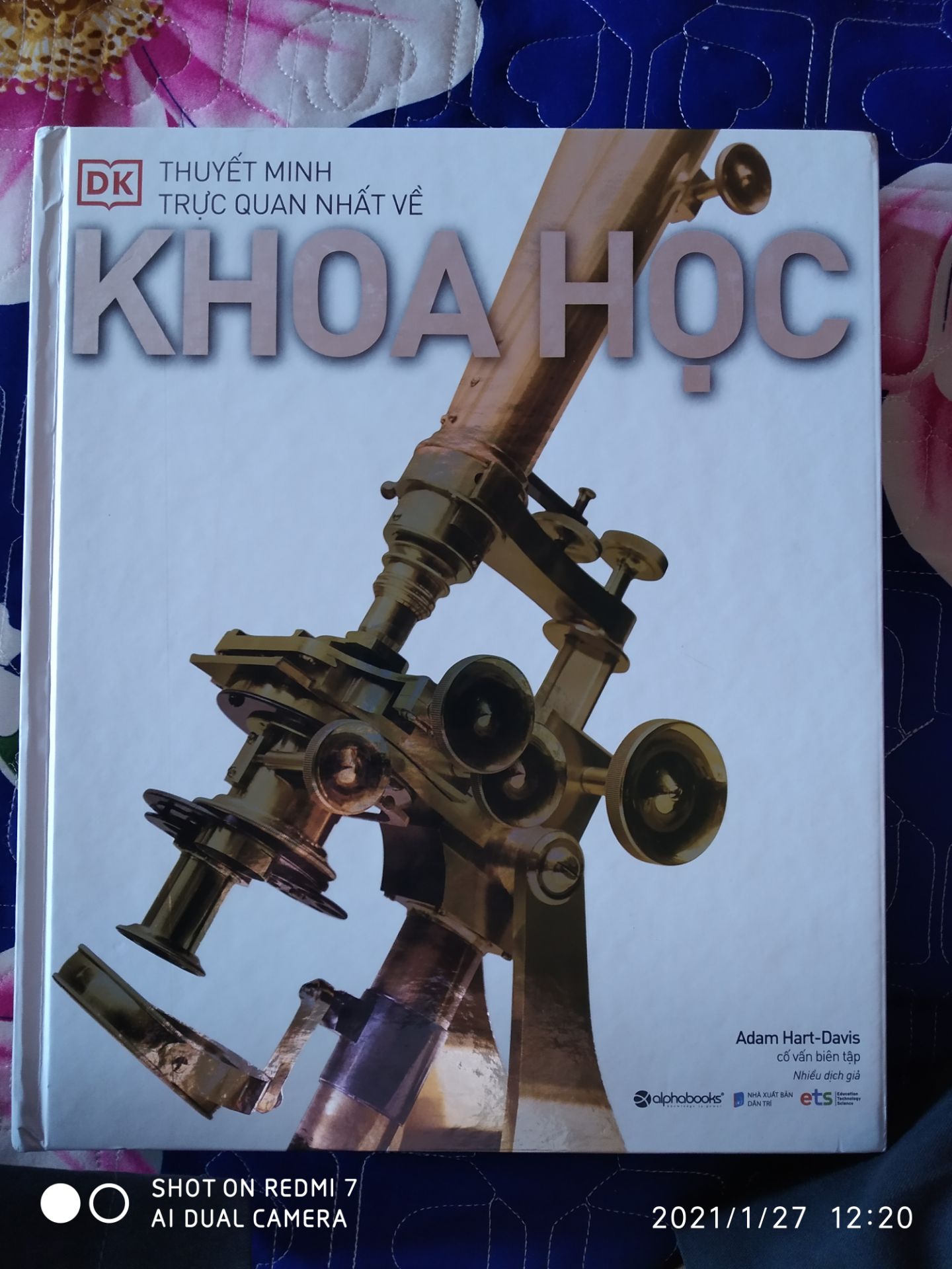 sách hay rất đáng đồng tiền, nhưng tiki bao bọc hàng kém quá, chỉ lót miếng giấy để bọc gói hàng à bởi vậy mấy cuốn sách bìa cứng nhưng vầy dễ bị dập góc. Nhưng đc cái tiki kia giao hàng đúng hẹn.