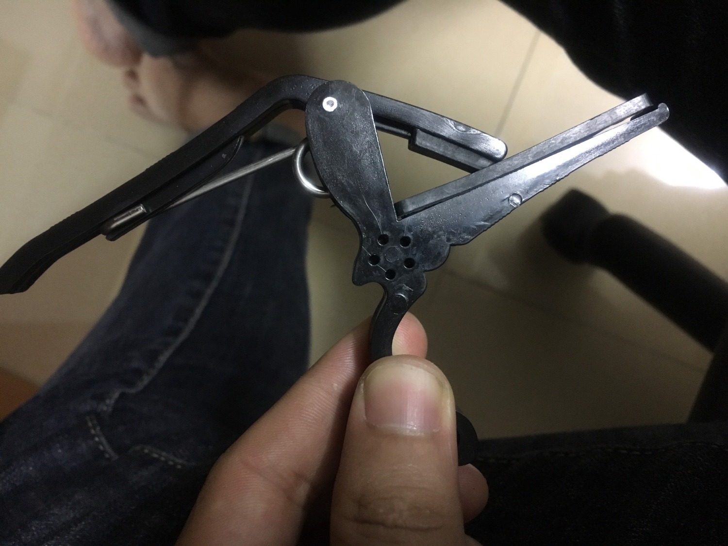 Hàng kém chất lượng, treo đầu dê bán thịt ***,, để hình sản phẩm bằng sắt giao hàng sản phẩm bằng nhựa, không sử dụng được, thất vọng về shop, đáng giá 0 sao