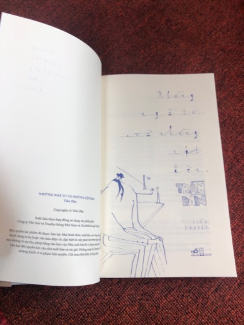 Bìa mềm nhưng vẫn có áo sách, nội dung sách thì vừa có giải thưởng rồi, giờ chỉ mở ra và đọc và thẩm thấu nữa thôi, lâu nay đã nghe đến sách của Nhã nam rất có uy tín với bạn đọc