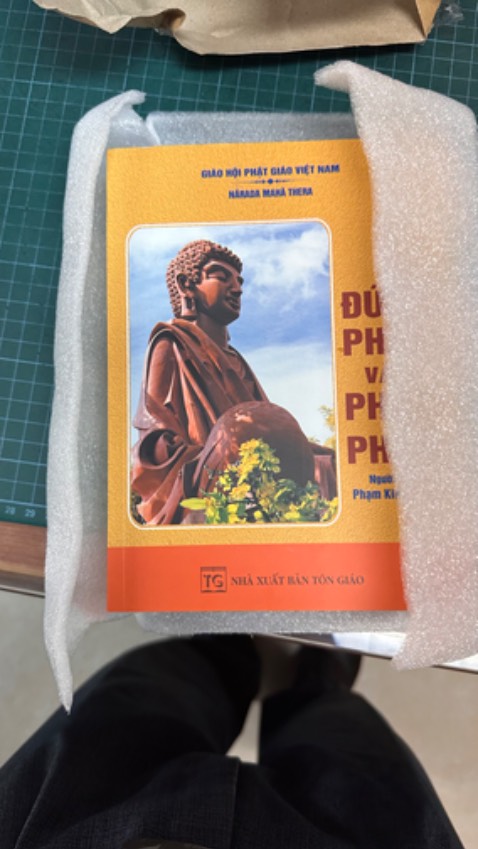 Sách đóng gói cẩn thận, tốt.