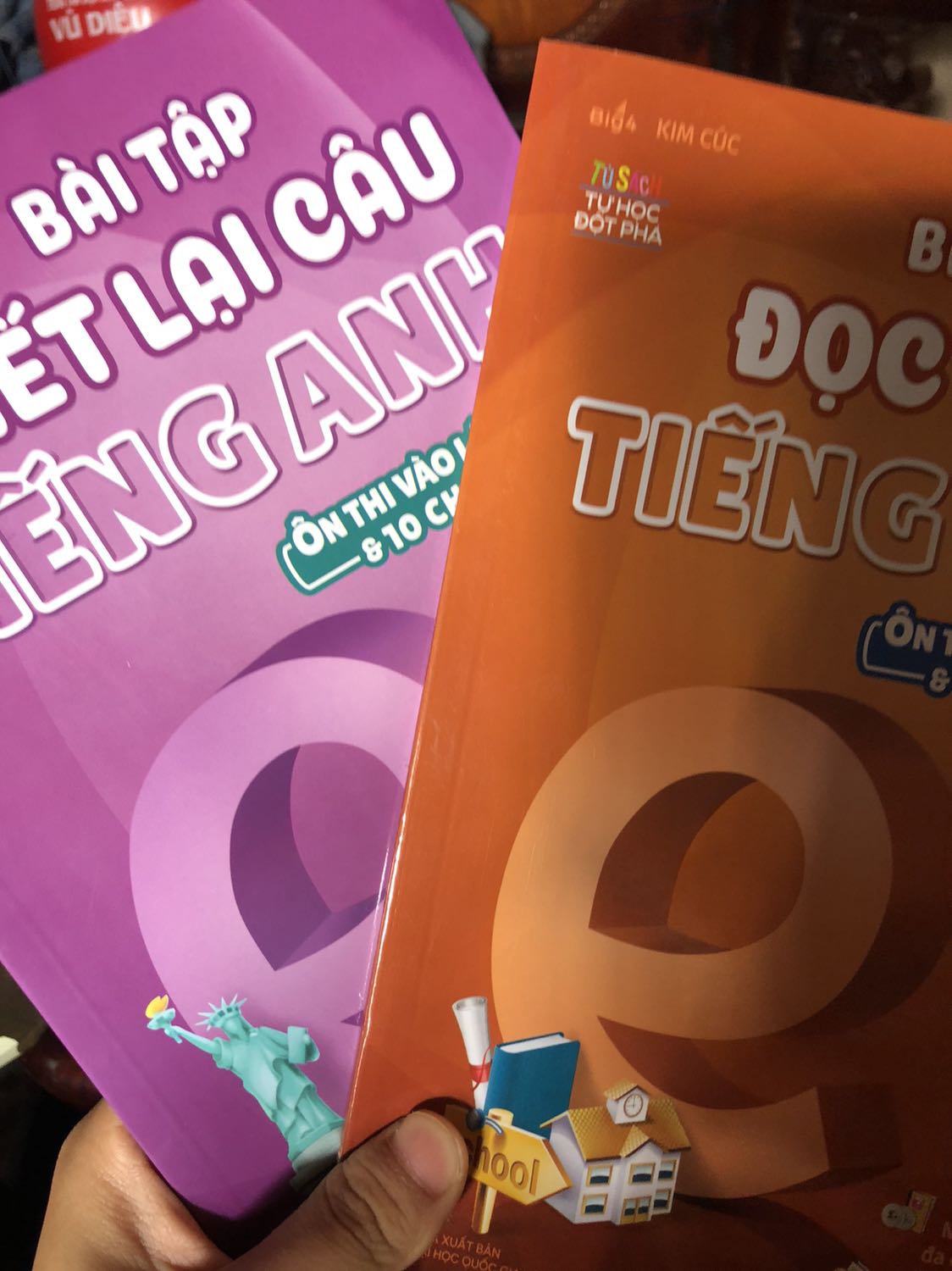 Sách hơi mỏng so với mình tưởng, màu sắc đẹp, khá ok