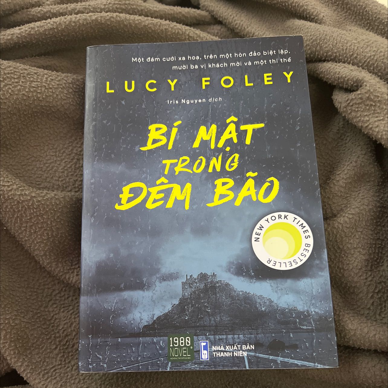 Sách có nội dung khá lôi cuốn, hấp dẫn, và các mảnh ghép của từng nhân vật link với phần cuối câu chuyện đầy thú vị và bất ngờ. Recommend cho bạn nào thích đọc thể loại Mystery & Thriller