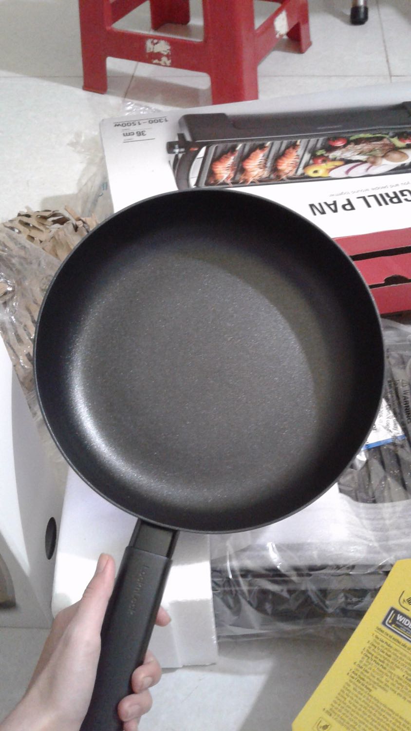 Mình đã mua 1 cái chảo này size 24 cm và thấy khá hài lòng, chất lượng tốt so với tầm giá, nhà mình đổ bánh xèo bằng chảo này thậm chí không cần dùng dầu, mua thêm 1 cái size 26 cm để đổ bánh xèo cho tiện