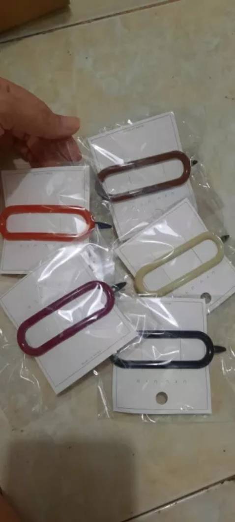 kẹp tóc nasi xinh xỉu, chất liệu cao cấp bền đẹp. Shop có nhiều mẫu xinh cực xinh. Lần sau sẽ mua tiếp. Giá cả phải chăng, rẻ hơn mua ngoài chợ nhiều. Shop giao hàng nhanh, phục vụ tốt