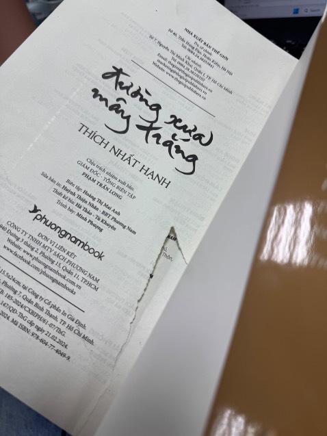 Giờ mở ra mới thấy sách bị rách 🥲🥲🥲