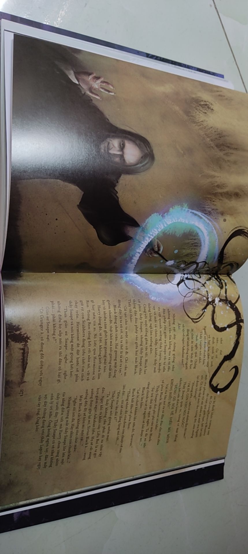 sách đẹp hơn mong đợi. mình mua thì giá chỉ sale tầm 30%. đắn đo lắm nhưng vẫn mua vì HP mình đã đọc từ năm 10t. giờ cũng hơn 20 năm rồi. mình mua bản màu để sau này bạn nhỏ ở nhà cùng đọc với mình. tiki giao hàng nhanh.