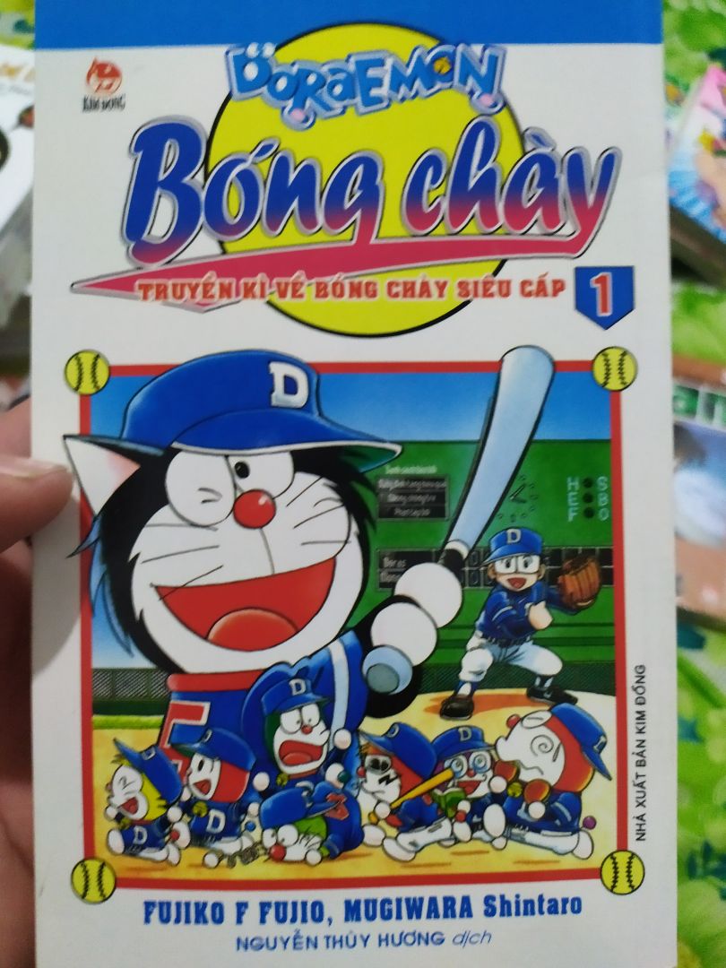 một phiên bản xuất sắc khác của đô rê mon mà chúng ta cần mua đọc đó chính là đô rê mon bóng chày. Cốt truyện rất hay hấp dẫn và phong phú nhé các bạn của tôi ơi