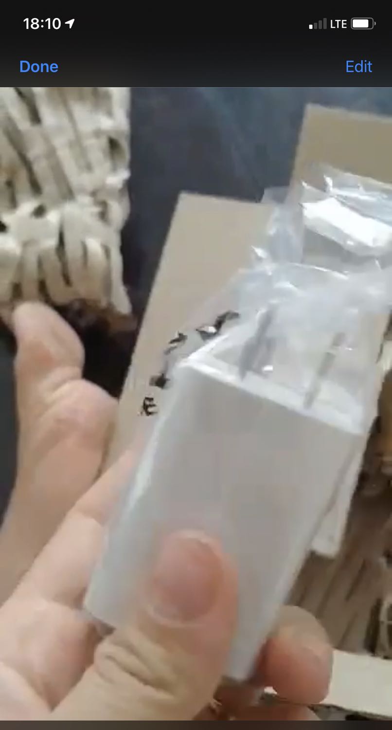 Mọi người ai mua thì nhớ phân biệt đầu tròn giá mắc hơn đầu dẹp một xíu. Hơi thất vọng khi mua 135k xong thì shop giảm hẳn giá xuống còn 99k. Chờ đợi shop giao sạc đầu tròn vì nghĩ là mình mua mắc tiền hơn. Nói chung thất vọng.