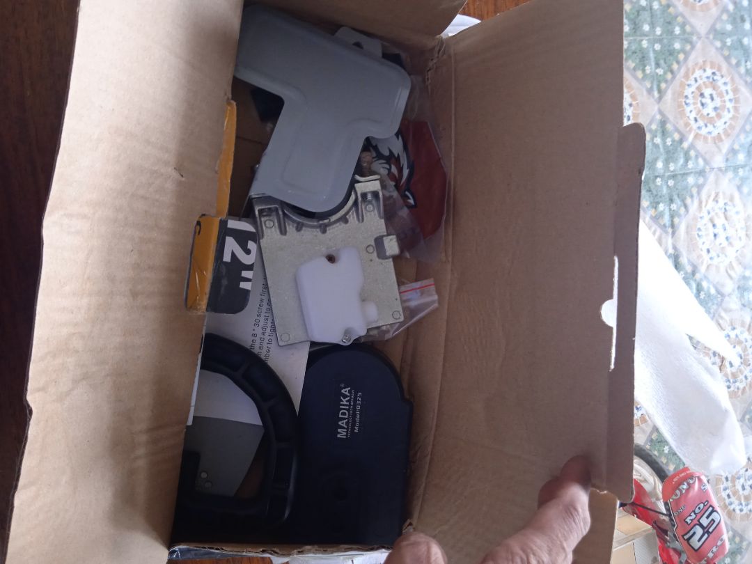 giao hàng thì ok đúng mẫu mã và rất cận thẩn đúng theo tg giao dịch  đặc hàng độ bền thì chưa tét thử nhiều nên chưa biết  còn có 1 điểm trừ là gần bình dầu  có ốc hơi bị RÍ 1 chúc cho sop 4sao là hợp lý nhất có ảnh thực tế mới khui hàng vào lúc 10 giờ ngày 05/10/2022