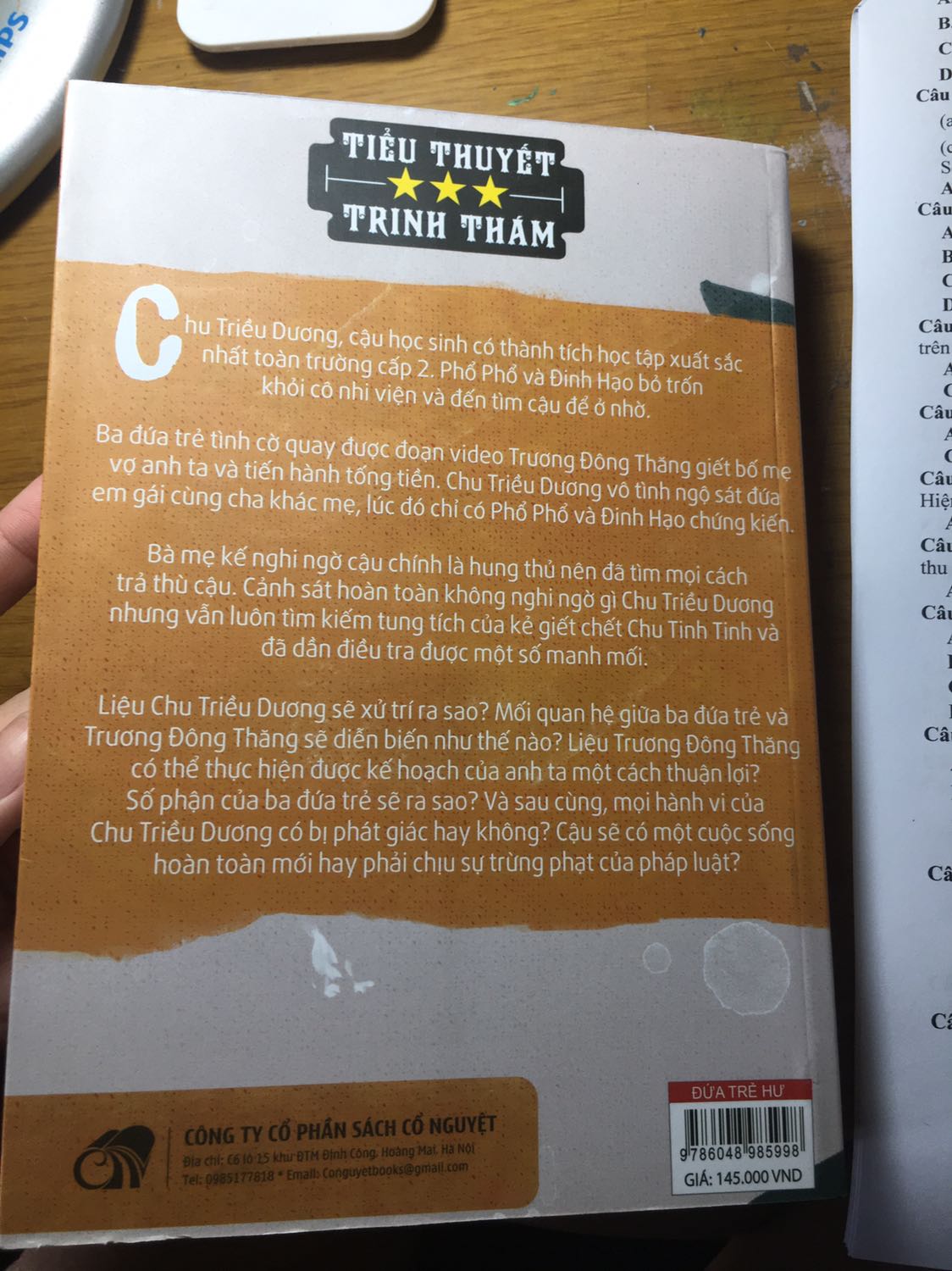 Giao hàng không nhanh lắm, và sách được bọc một lớp bảo vệ Mỏng tang, không có chống sốc, nên góc sách bị móp. Mình không hài lòng lắm nhưng vẫn cho shop 5 sao. Mong lần sau shop cải thiện điều này nhé!