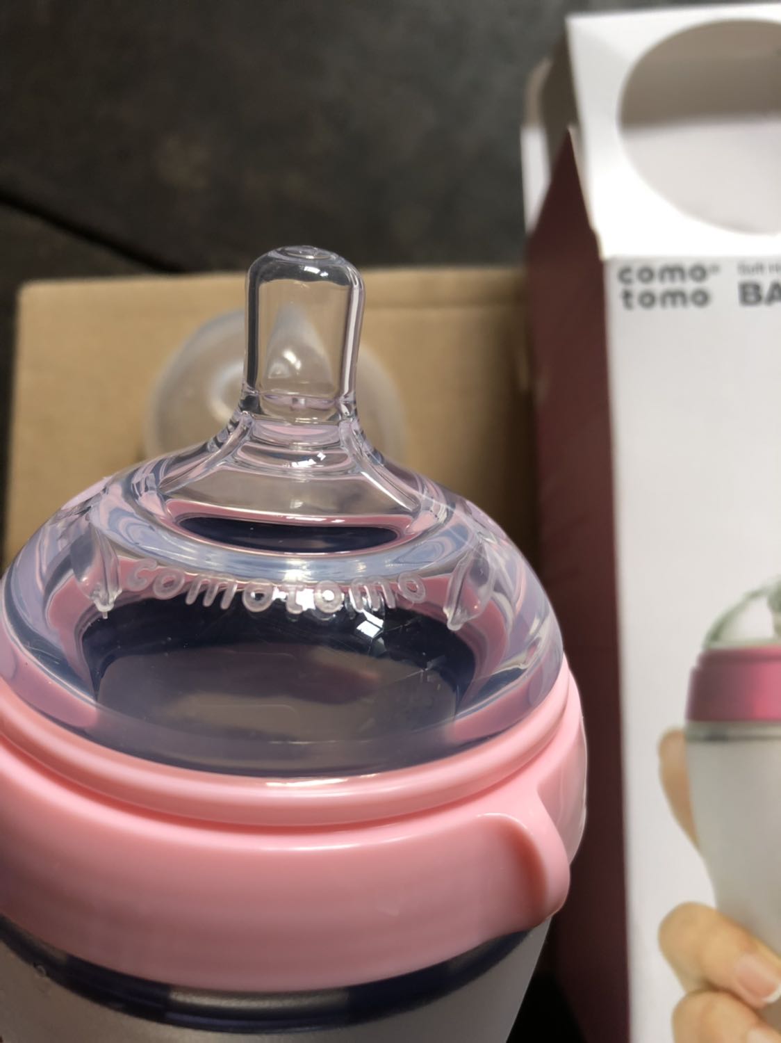 Sản phẩm được đóng gói cẩn thận. Nguyên hộp, có thông tin rõ ràng. Kiểm tra các dấu hiệu nhận biết hàng thật đều ok. Bình này mình mua của BonMart.