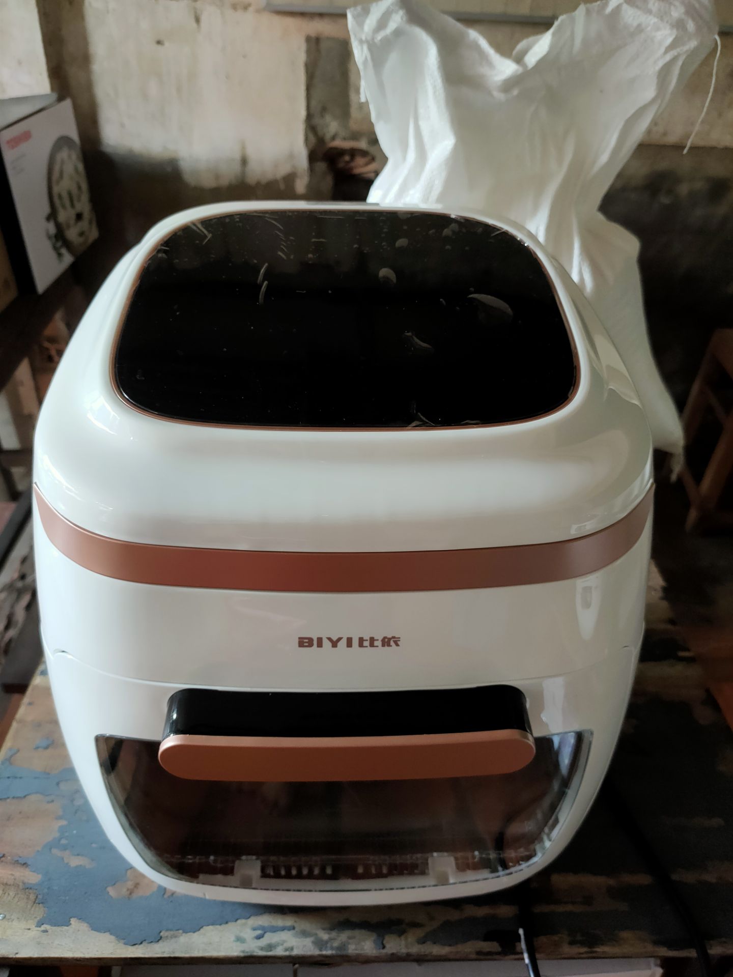 Xịn xò và xinh lắm nha, mặc dù sách hướng dẫn toàn tiếng trung nhưng nhìn vào dễ sử dụng lắm k có rắc rối! Được tặng nhiều phụ kiện nữa!
Mặc dù nhìn trên ảnh lò có vẻ rất nhỏ nhưng thực tế vừa vặn lắm nha!