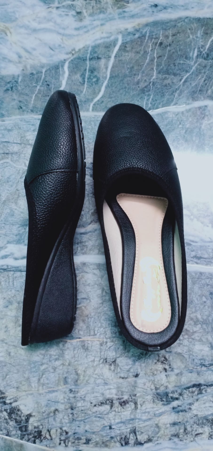 đặt size to 40 mà shop cạo số 39 đi rồi dán số 40 vào, may đi cũng vừa chứ không mất công trả lại, shop không có size 40 thì thôi đăng làm chi.