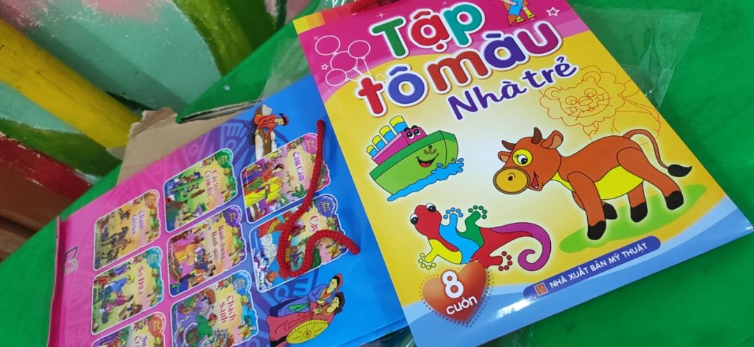 trẻ con dùng thích.chủ yếu cho con luyện đọc .sách đẹp sẽ, ủng hộ các sản phẩm khác