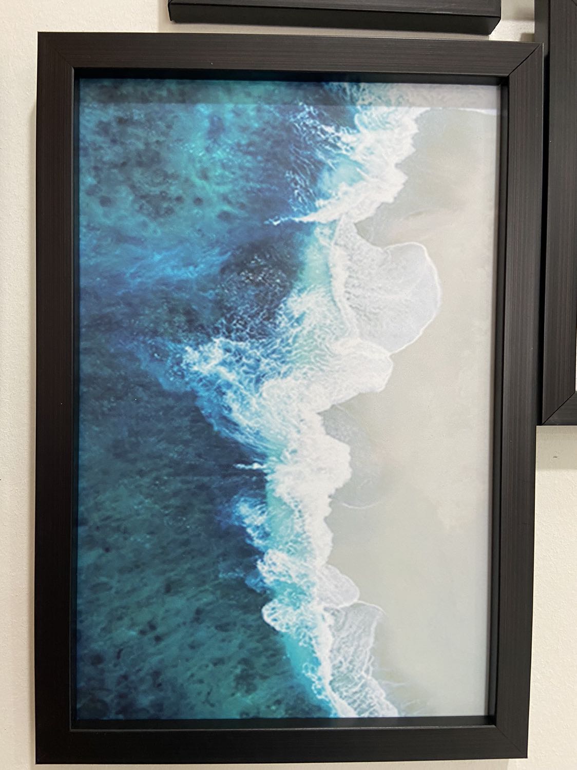 Viền khung hơi to. Bức ảnh lớn thứ 2 không giống ảnh trong bài đăng.