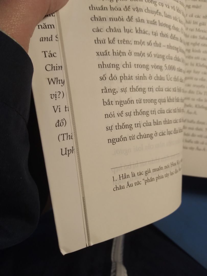 sách dày, cầm chắc tay nhưng khoản đóng gói không được tốt lắm, không được bao bọc bởi gì cả. Giao trễ 3 ngày nhưng bù lại shipper khá thân thiện nên đánh giá 5 sao (つ≧▽≦)つ