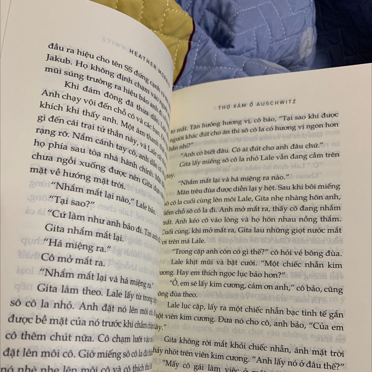 Bìa sách đẹp, nội dung cũng thật đẹp. Mua lại lần nữa để đem tặng. Đọc đi các bạn ơi, 1 câu chuyện xứng đáng được nhiều người biết đến ^_^