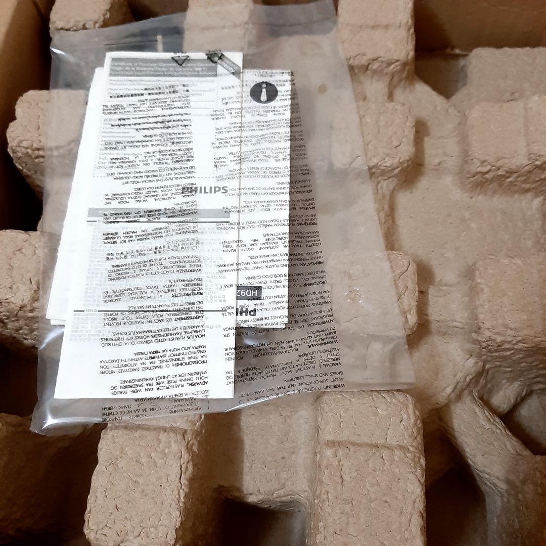 Rất hài lòng.
Có đầy đủ hướng dẫn sử dụng và phiếu bảo hành. 
Nồi nhỏ gọn. Khay chống dính tốt nên dùng xong làm sạch dễ dàng. 
Lần đầu chiên thử đùi gà, da giòn thịt mềm rất ưng. Kinh nghiệm là nên lật mặt đồ ăn trong thời gian nấu để vàng đều hai mặt.