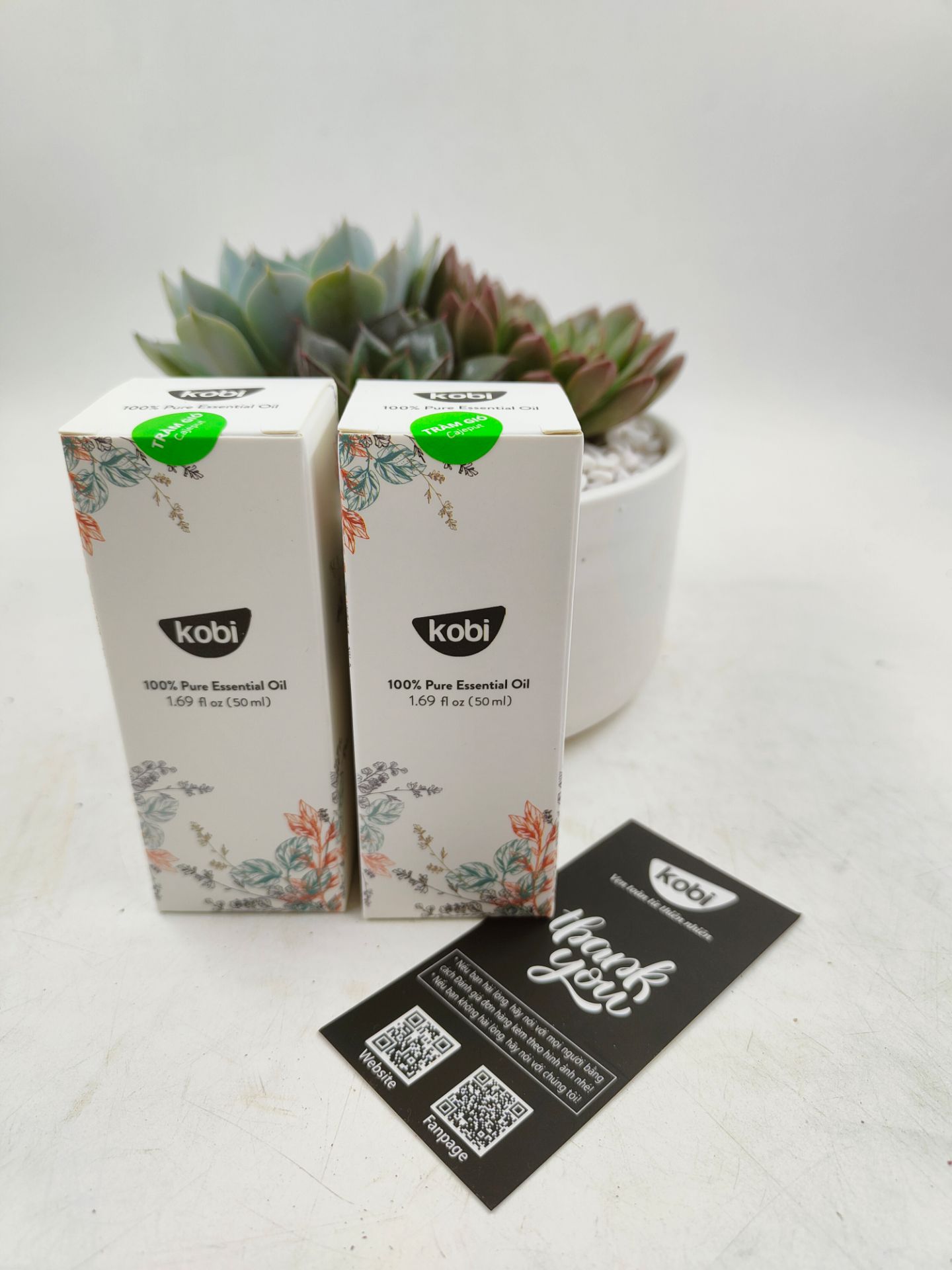 Tuy có vài sơ suất nhưng shop xử lý rất tốt. Phản hồi cực nhanh, tư vấn dễ thương. Sản phẩm đóng gói rất đẹp và chắc chắn.