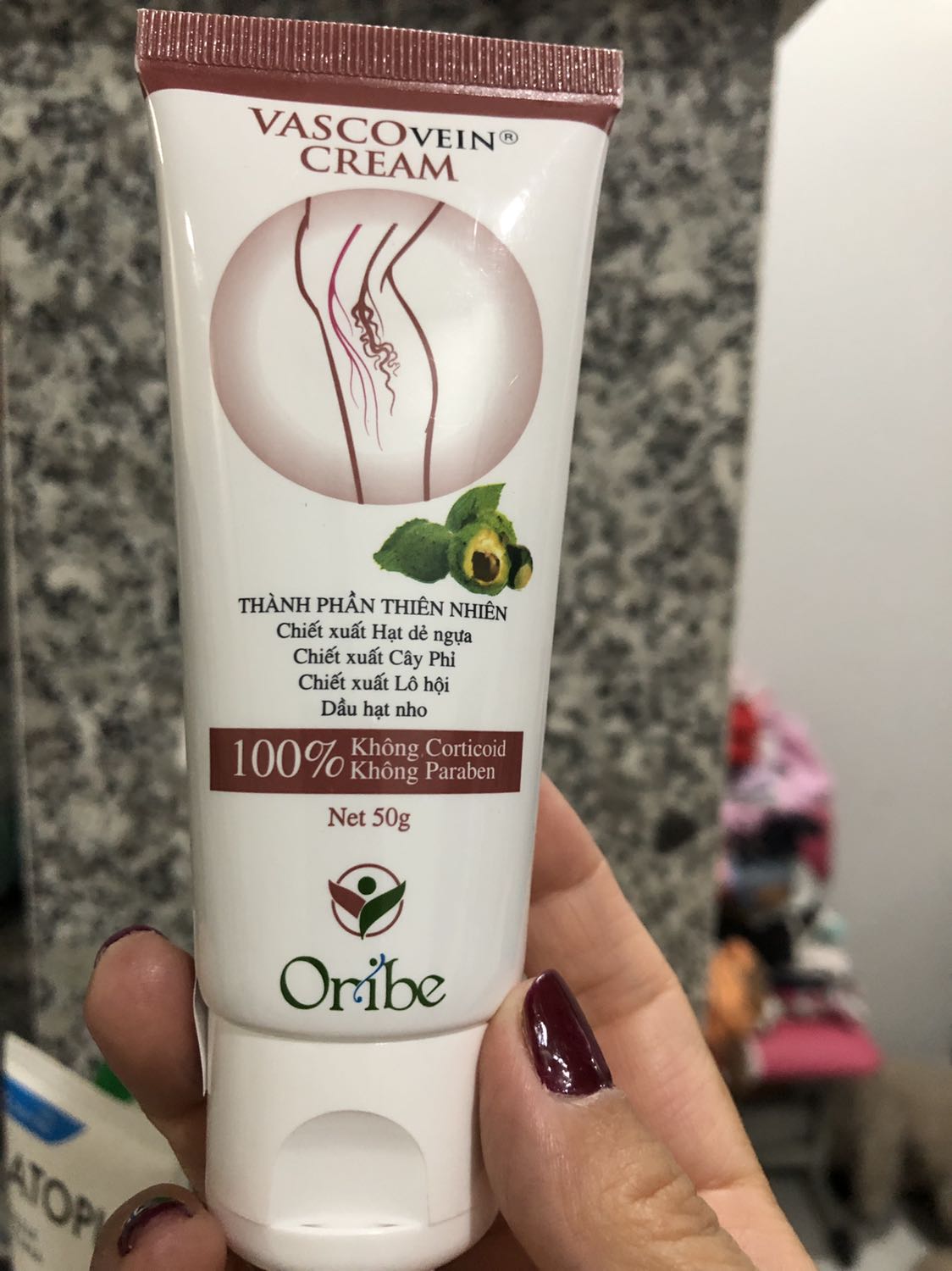 Giao hang rat la nhanh. Moi dat ngay hom qua, hom nay da giao hang. Con duoc kem qua tang. Me minh da su dung kem gian tinh mach nhieu roi va giup giam dau rat tot. Cam on shop!