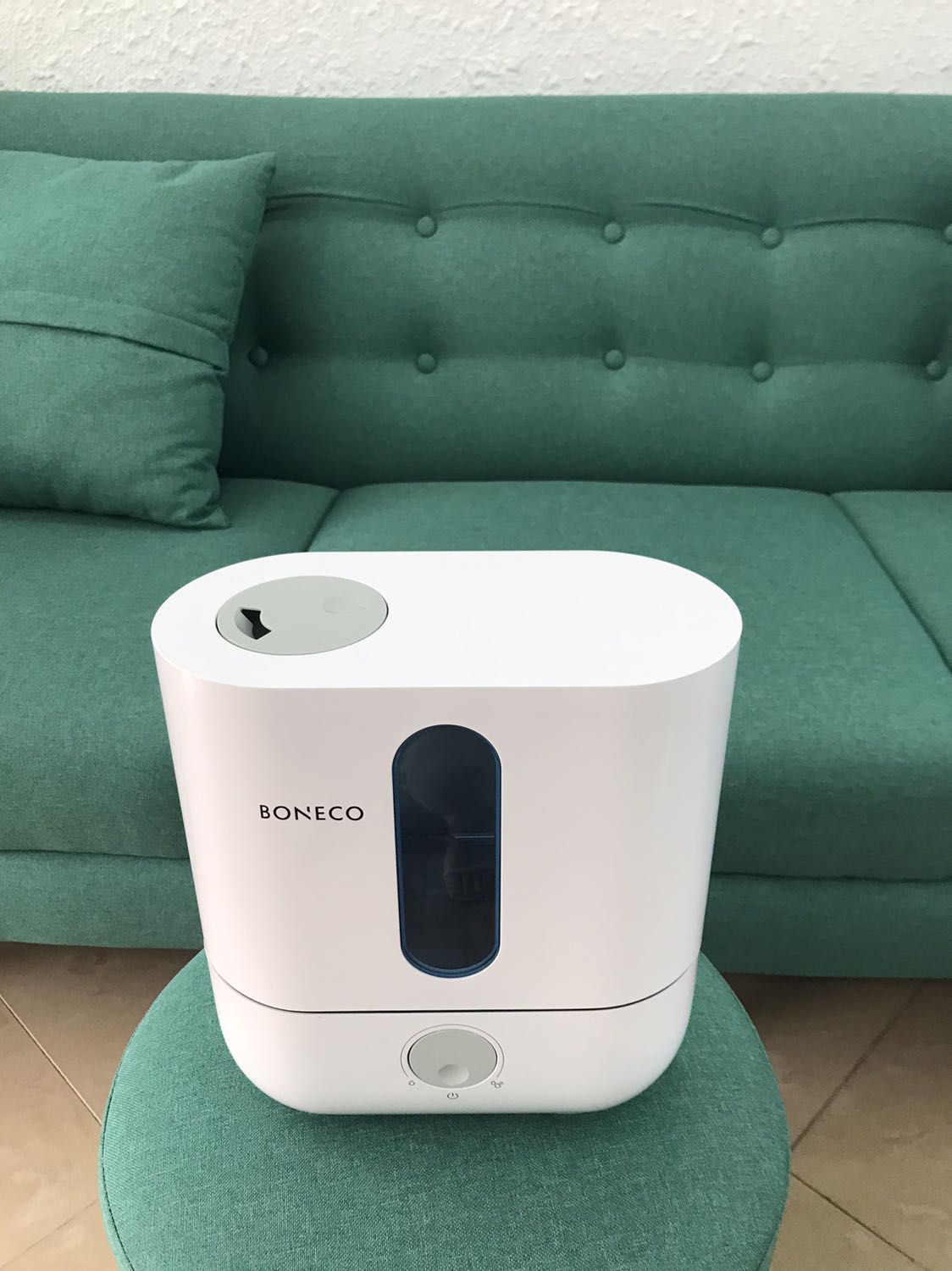 Giao hàng nhanh, có cả nv kỹ thuật hướng dẫn cách dùng vì quyển hướng dẫn toàn bằng tiếng anh thui à hic. Mới dùng thấy khá ổn phun hơi sương đều, dùng mấy hôm mới phải thêm nước, hết nước nó tự báo và ngừng nên khá ưng. Mong là dùng bền, thấy bảo hành 2 năm nên yên tâm