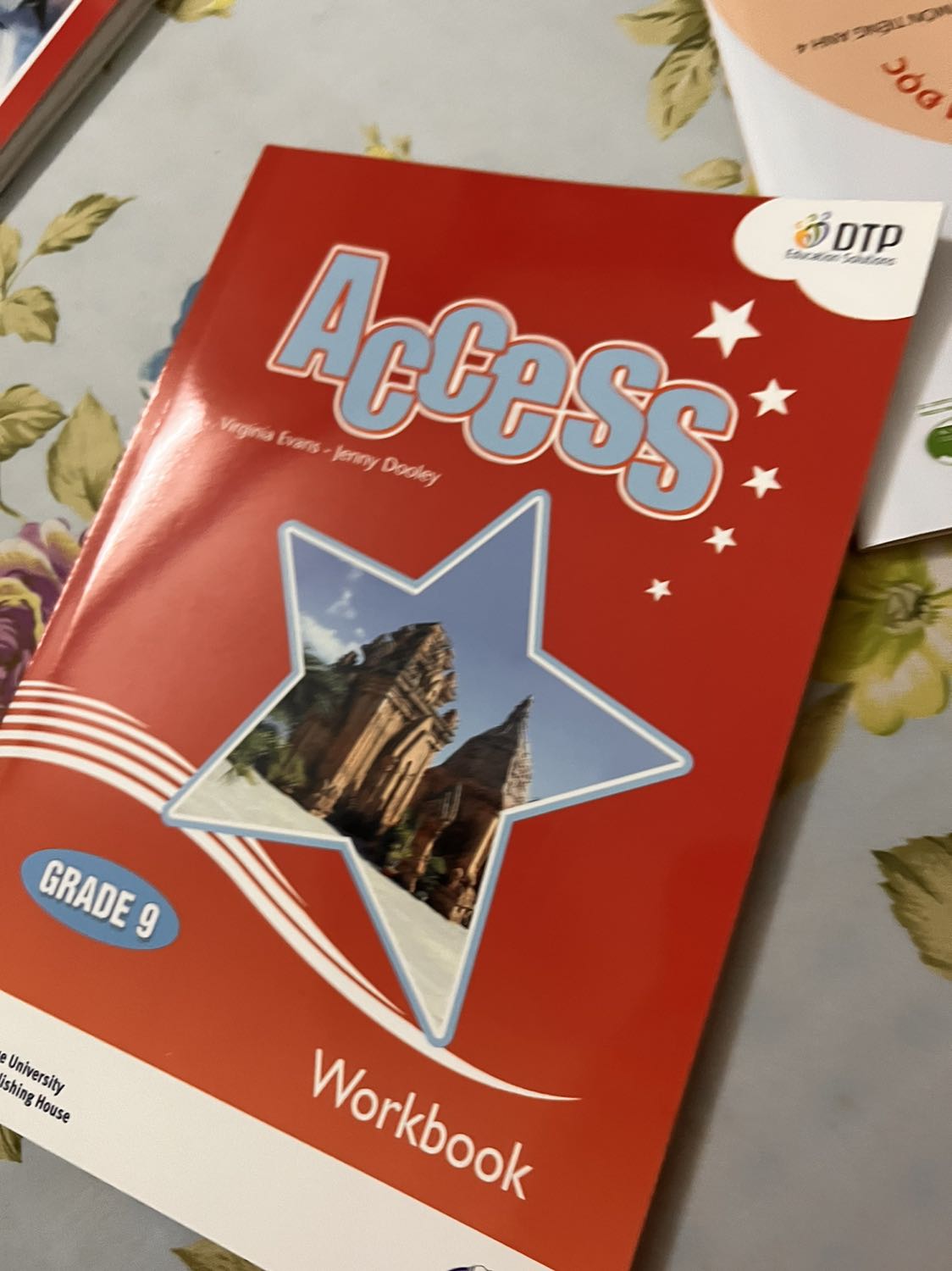 Sản phẩm đẹp, giấy chất lượng, đóng gói cẩn thận, giao hàng nhanh, cho shop 100 sao, sẽ tiếp tục ủng hộ shop.