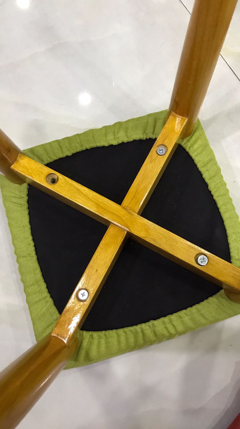 Chân ghế có 4 con ốc nhưng 1 bên bị lệch, làm chân ghế bị lung lay. Tôi yêu cầu được đổi sản phẩm khác. Chân ghế có 4 con ốc nhưng 1 bên bị lệch, làm chân ghế bị lung lay. Tôi yêu cầu được đổi sản phẩm khác.