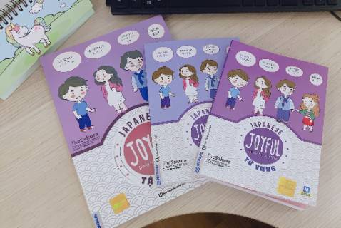 Sách hay, phù hợp với người mới bắt đầu học tiếng Nhật, có hướng dẫn viết từng nét theo thứ tự, học đc nhiều chữ Kanji