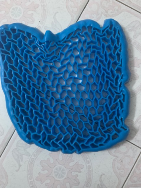 Mình mua về ko ngồi được trong hình vuông vức cuae mình thì ko ra hình thù như hàng nhái vậy . Hình một kiểu sản phẩm một kiểu , kéo mãi ko giãn ra được