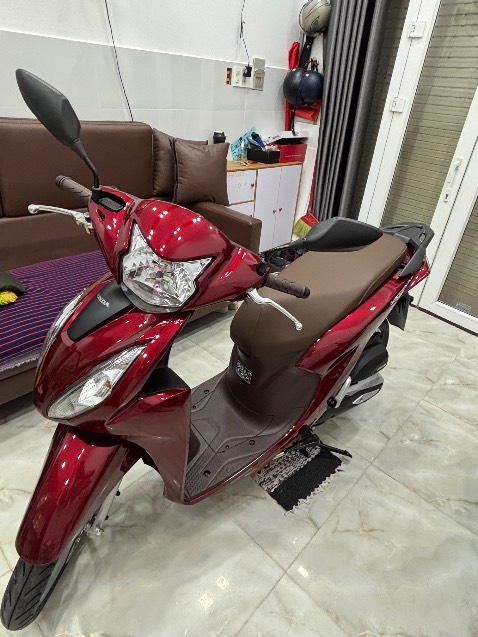 Mình rất hài lòng với trải nghiệm mua xe tại đây! Nhân viên tư vấn nhiệt tình, chu đáo, giải đáp mọi thắc mắc một cách rõ ràng. Xe mới, chất lượng tốt, giấy tờ đầy đủ và giao xe đúng hẹn. Giá cả hợp lý, nhiều ưu đãi hấp dẫn. Mình tự làm biển online khá nhanh vì bên head cung cấp đầy đủ giấy tờ