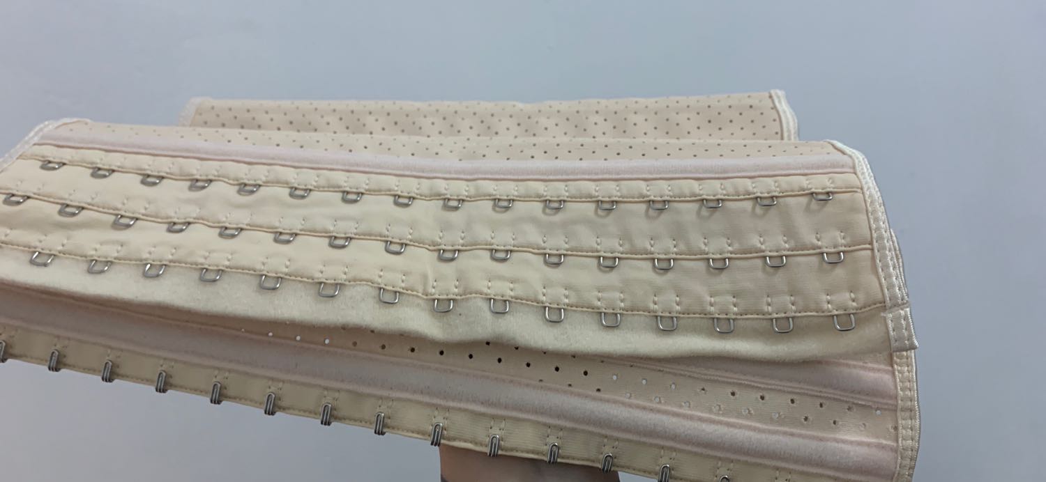 Sản phẩm đẹp đáng mua chất lượng thế này giá vậy quá ổn, cứng cáp đeo cả ngày vẫn rất thoải mái do nhiều xương nên nịt lâu không bị ngấn mỡ bèo nhèo vẫn nguyên form, bằng cao su non nên khá nặng tay, nhưng nhà cung cấp nhớ ghi thêm thông tin size eo để người mua dễ lựa chọn ,dù mình lựa size đã đúng nhưng phải vào sản phẩm nịt bụng khác của shop để xem thông tin size