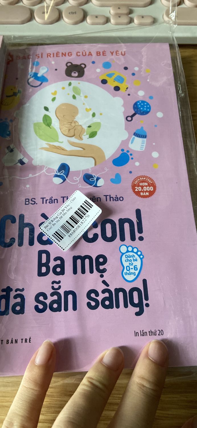 Sách mới, còn nguyên trong túi giấy bóng. Phần mục lục chia rõ ràng các thứ cần thiết nuôi dạy bé. Các mẹ nên mua nhen.