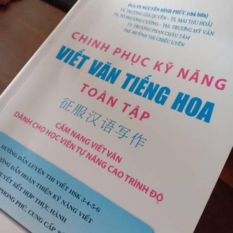 Tôi thì rất ích khi viết review linh ta linh tinh. ... Nhưng khi mở quyển sách này ra là tôi thấy ưng rồi.... Nói chung là ... Hấp thu hết đóng kiến thức này trong sách cũng hơi khoai đấy ....