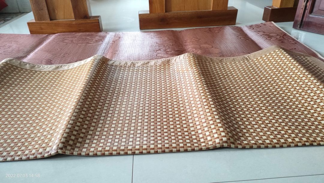 Đã mua chiếu kg lụa mắt sau đã tốt. Chiếu này có lụa một mặt nên có dày hơn. Sản phẩm LIDACO chất lượng tuyệt vời, mọi người nên sử dụng Đã mua chiếu kg lụa mắt sau đã tốt. Chiếu này có lụa một mặt nên có dày hơn. Sản phẩm LIDACO chất lượng tuyệt vời, mọi người nên sử dụng