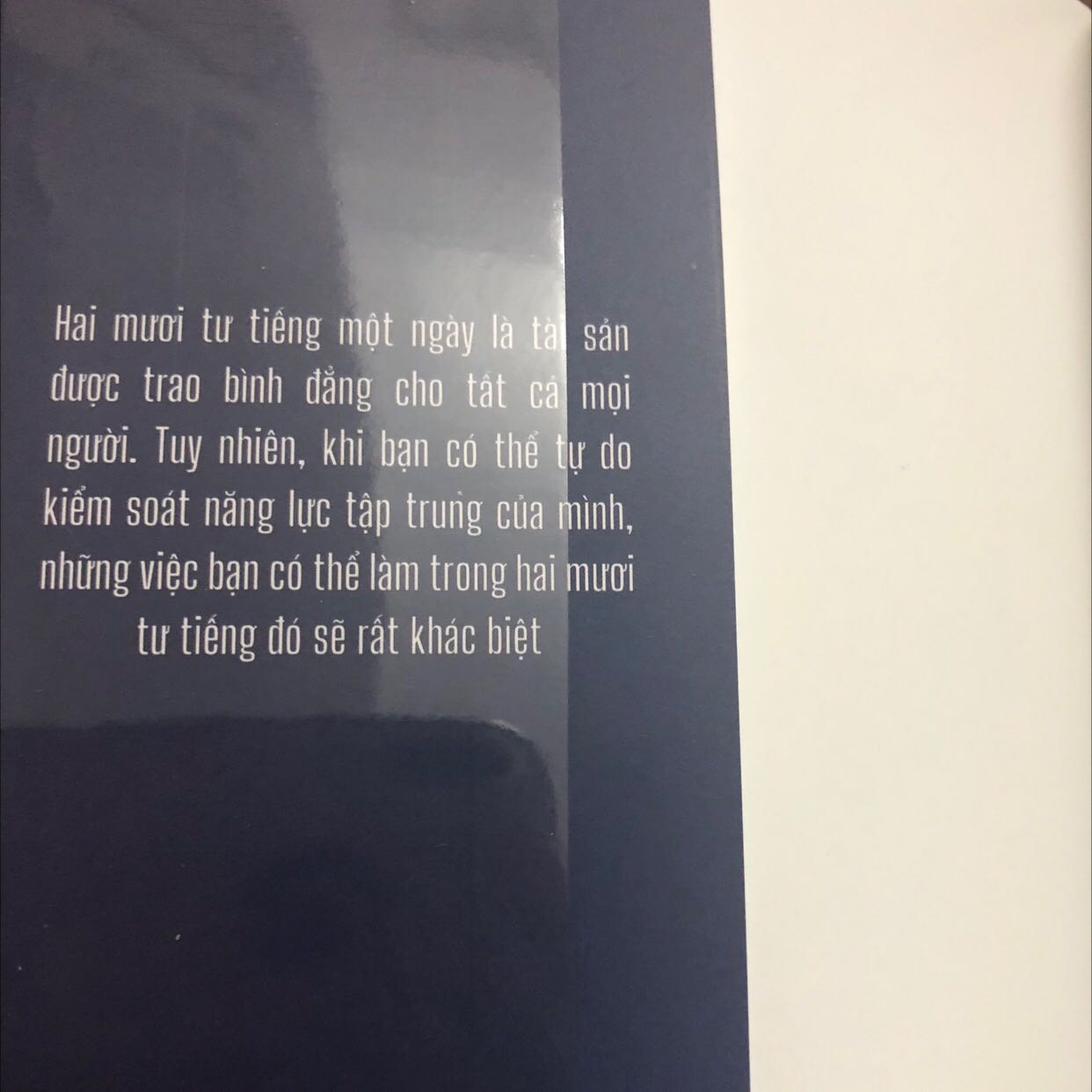 Nhận sách khá lâu nhưng do dịch nên ko sao hết, lần nào mua trên tiki thì sách giao tới đều ok hết. Về phần nội dung thì mình thấy sách đọc có nhiều cách hay để áp dụng vô thực tiễn, rất thích hợp cho những đứa muốn áp dụng các mẹo hay vào cuộc sống