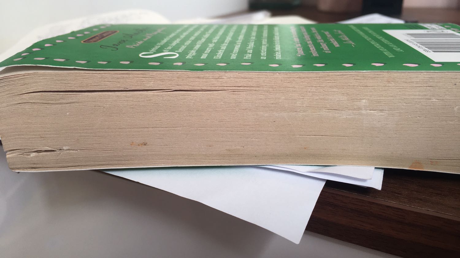 Lần này mình mua sách trên Tiki thực sự thất vọng. Cuốn sách khi mới giao đến trông đã có những vết bẩn và có trang còn bị rách.