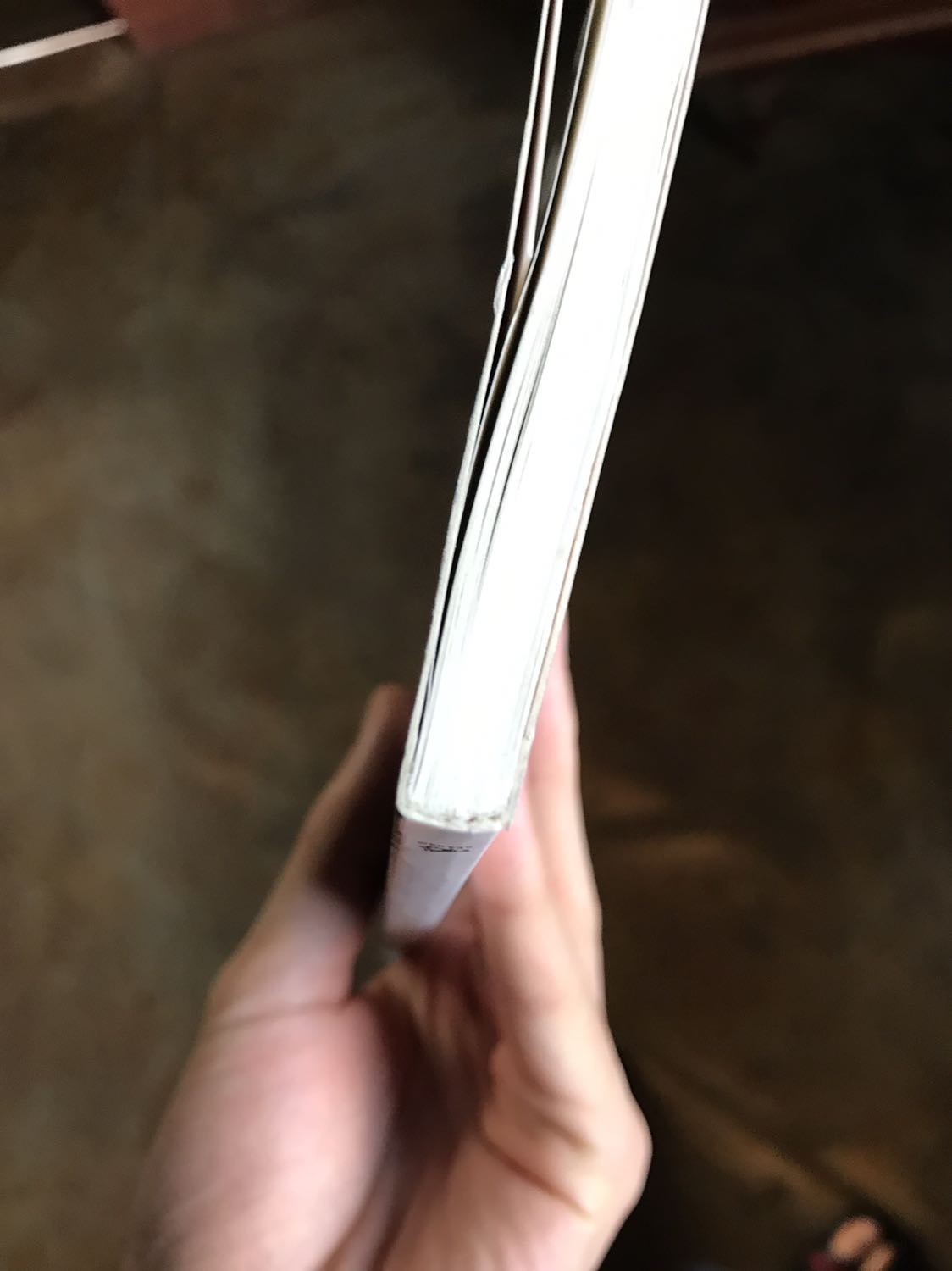 Sách khá cũ. Bị lỗi ngoại quan nhiều. Chất lượng sách không hiểu sao vừa cũ vừa lỗi. Tôi rất chán.