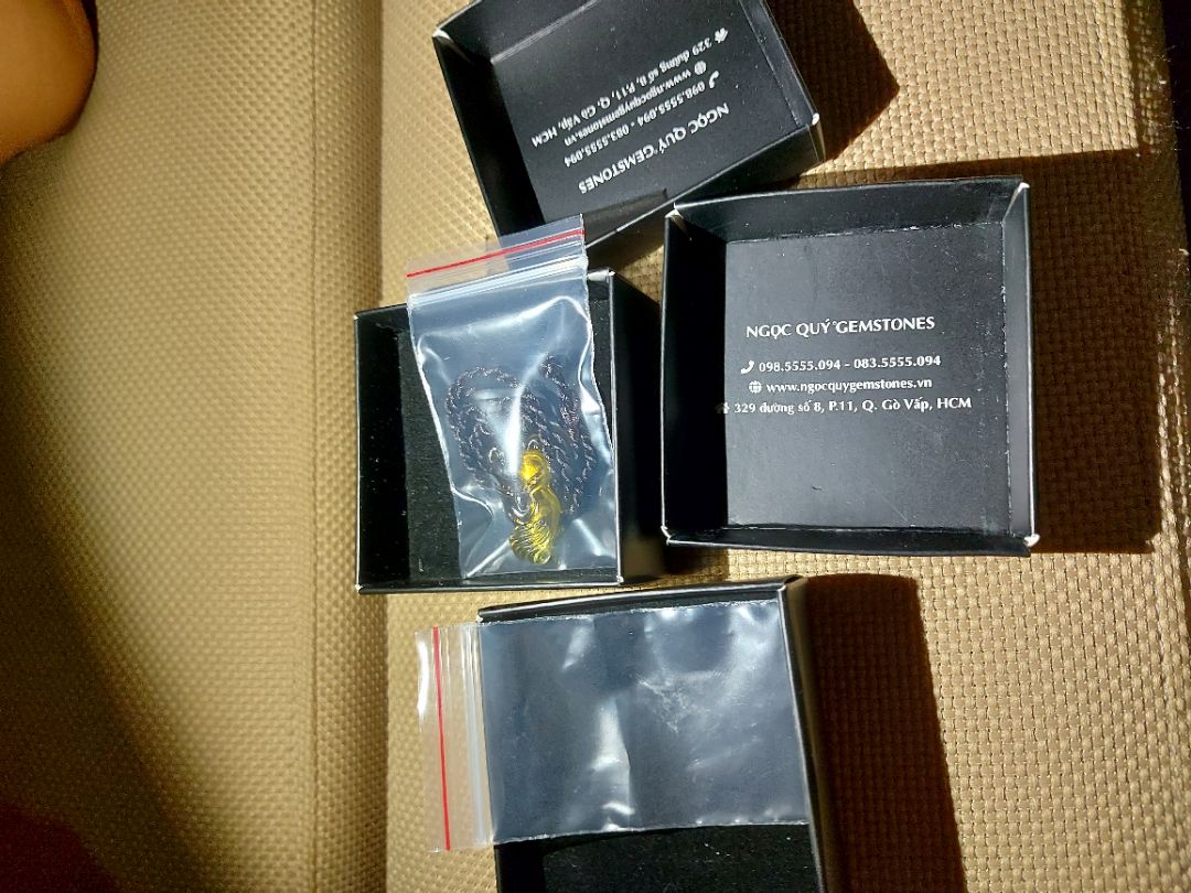 shop giao nhanh ,mới đặt hôm 20 là 21 nhận đc rồi ,mình mua hẵn 2 cái cho phù hộ mệnh kim